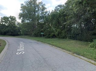 1202 S McHenry St, Independence, MO 64057