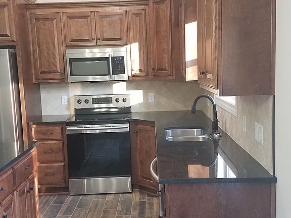 3rd image of 3210 Doniphan Ave