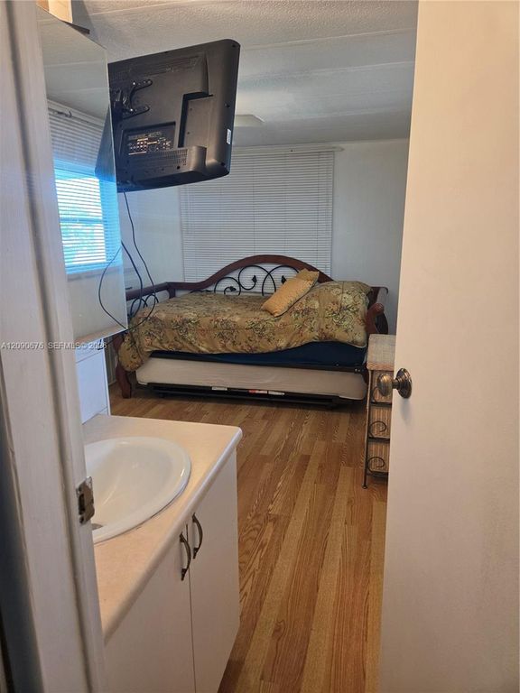 804 Par Dr, photo 8