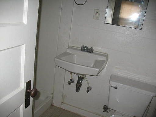 3rd image of 13862 Lake Blvd