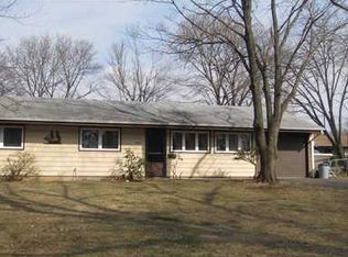 16 Cranston Rd, Kendall Park, NJ 08824