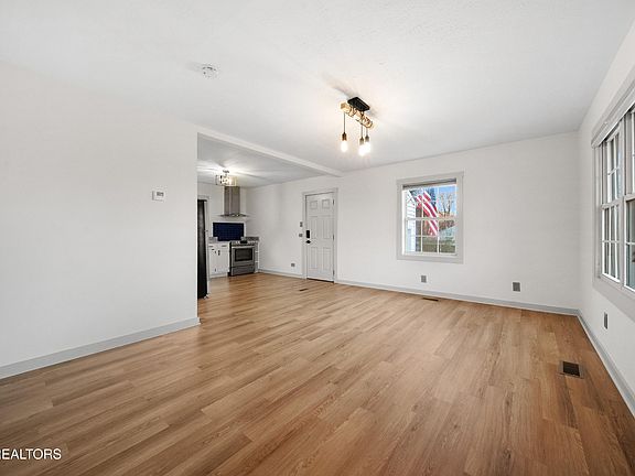 4th image of 800 Gertrude Ave