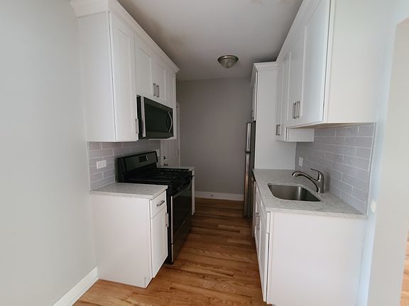 5th image of 826 W Cuyler Ave APT 410