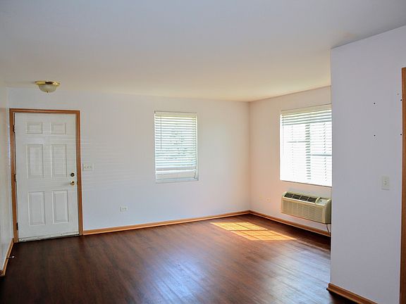 3rd image of 107 Silverstone Dr #107