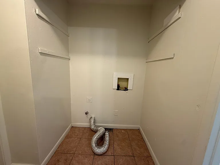 1109 Village Green Dr — Photo 20