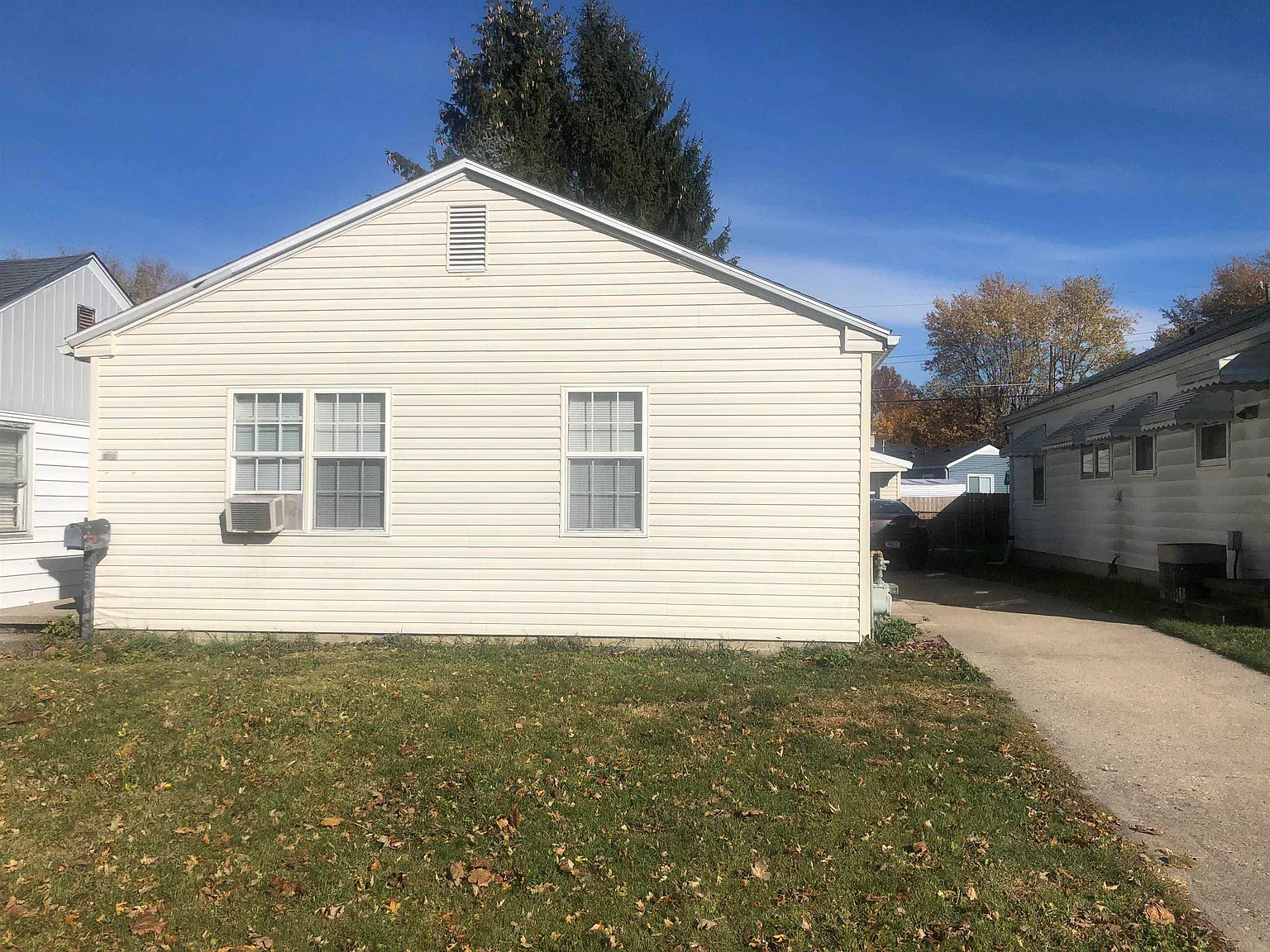 1404 W North St photo 1