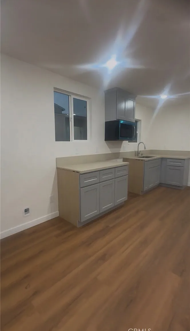3 bed, 800 sqft, $3,700 — Photo 1