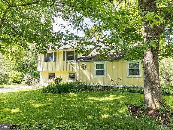 2nd image of 608 S Warren Ave