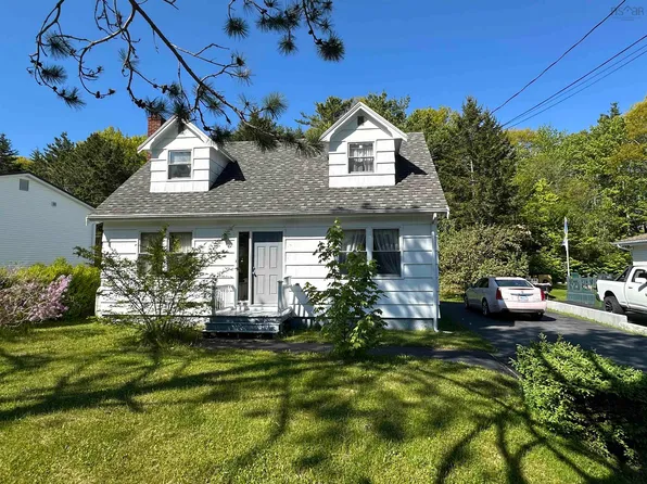 24 Crowell St, Liverpool, NS B0T 1K0