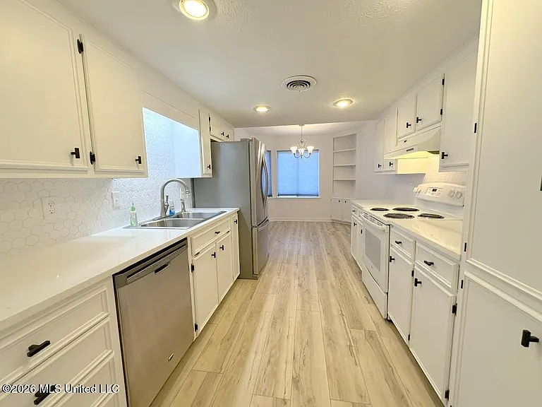 62 Shore Dr — Photo 4