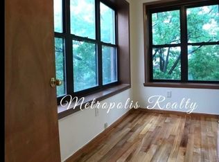 24-21 27th St #A4, Astoria, NY 11102