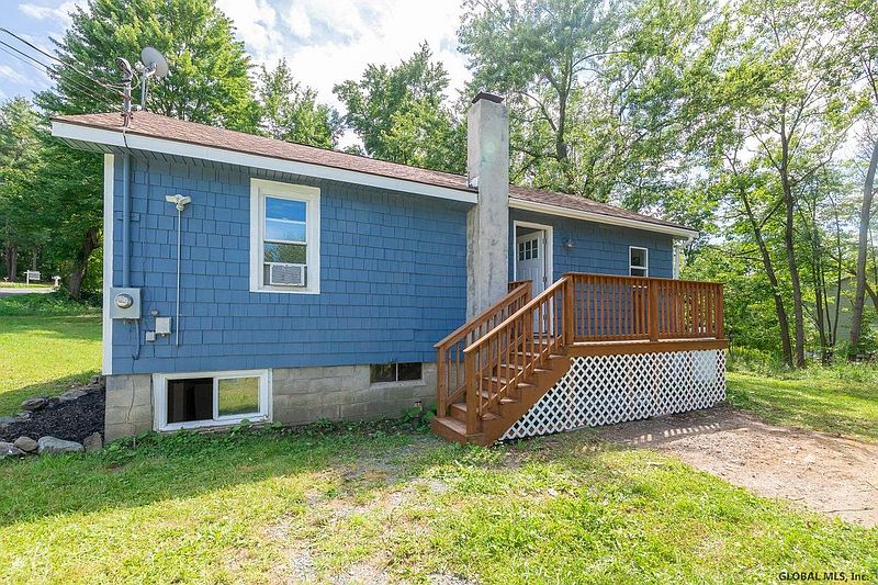2nd image of 25 KNOB HILL Road