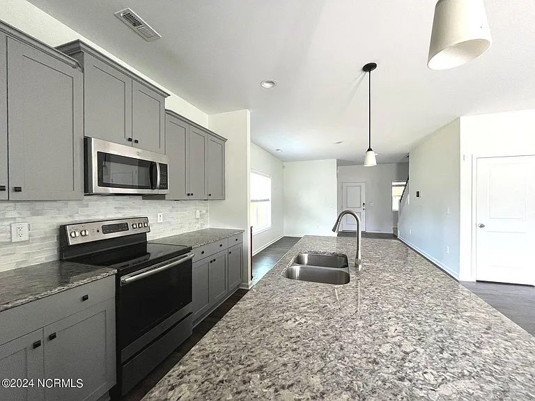885 Carolina Rd — Photo 13