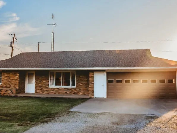 200 N 3rd St, Wyoming, IL 61491