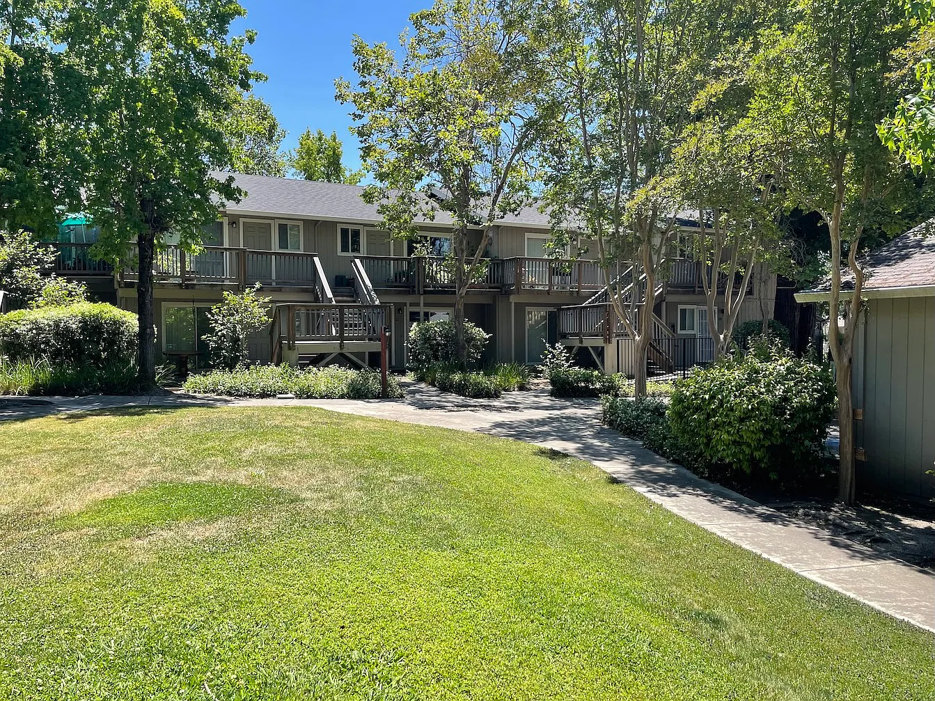 North Dutton Place Apartments — Photo 1