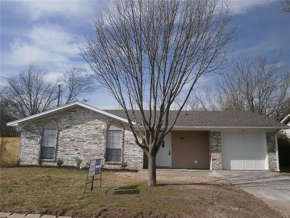 1st image of 711 Briggs Dr