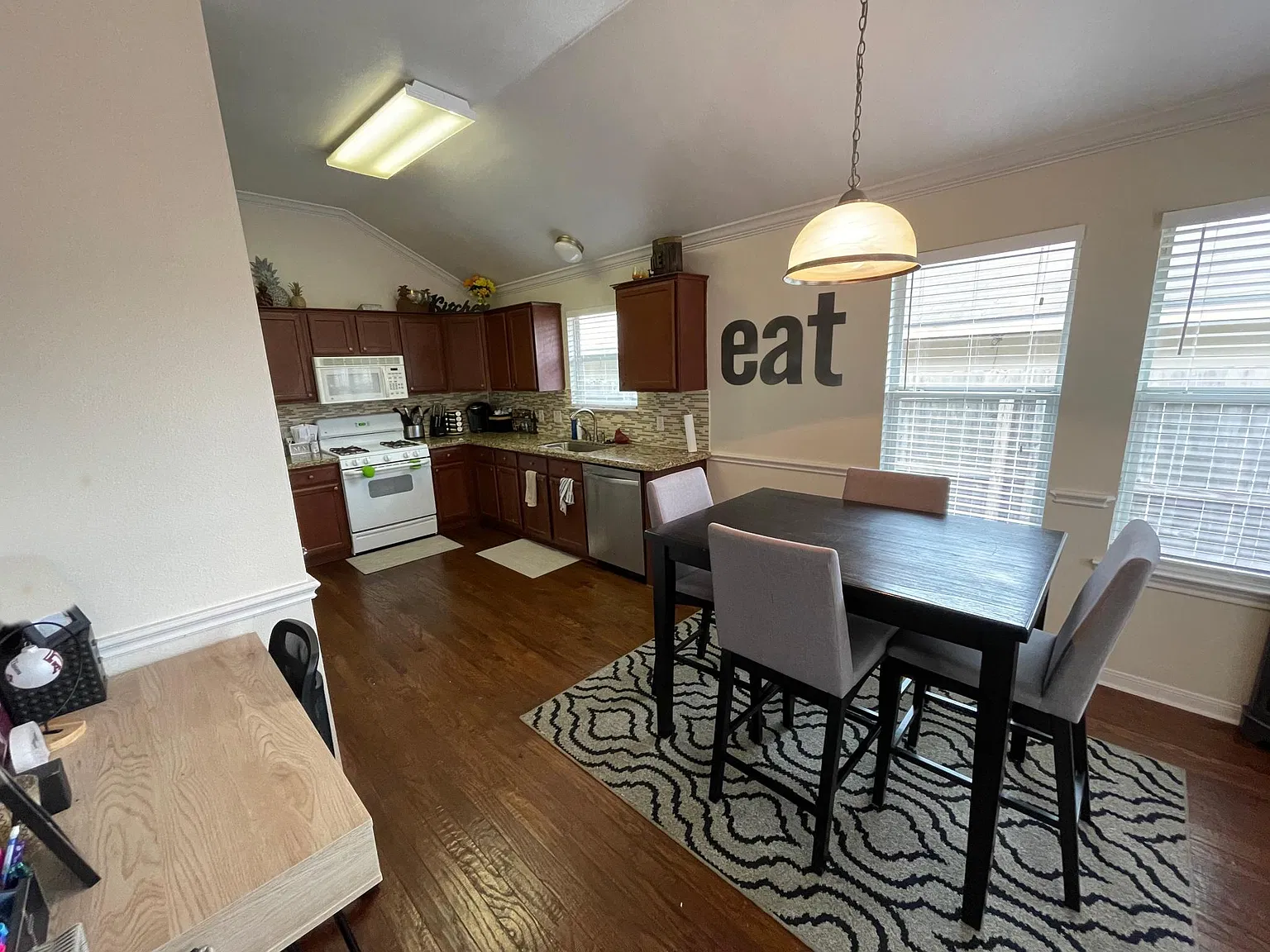 3 bed, 1235 sqft, $1,725 — Photo 4