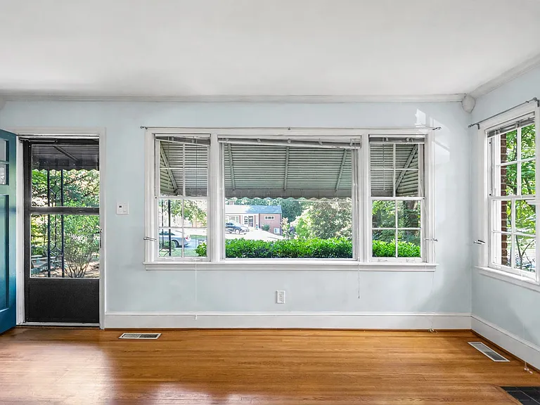 2126 Arnold Dr — Photo 6