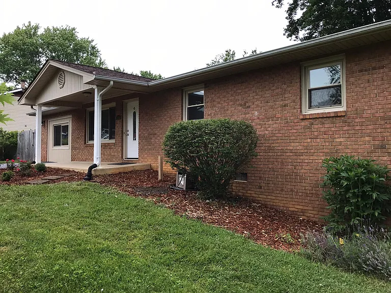 1203 Hales Ct — Photo 24