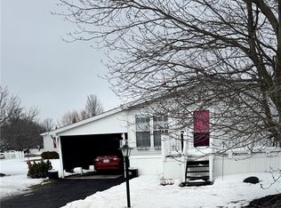 1052 Fernwood Dr, Lockport, NY 14094