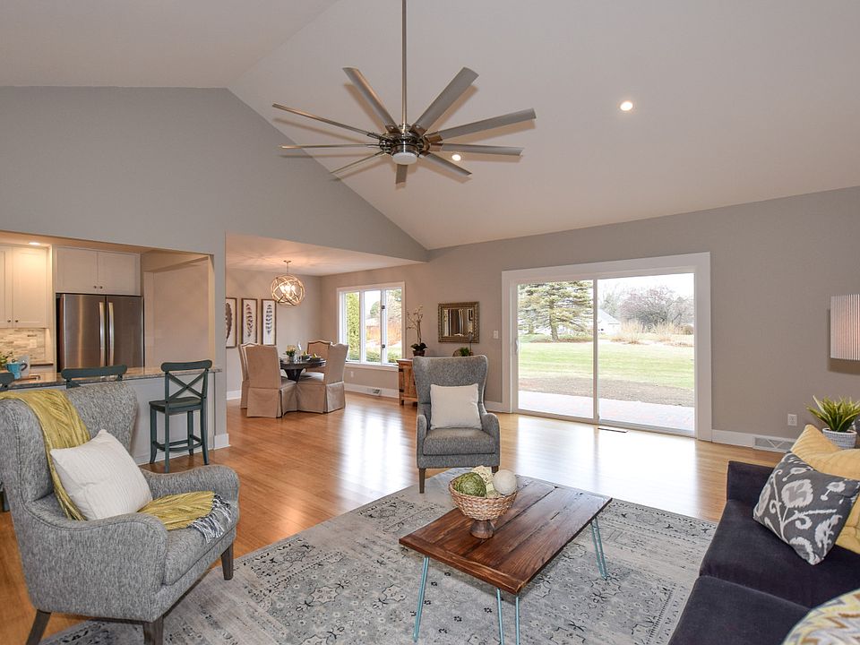 1st image of 10038 N Kirkland Ct