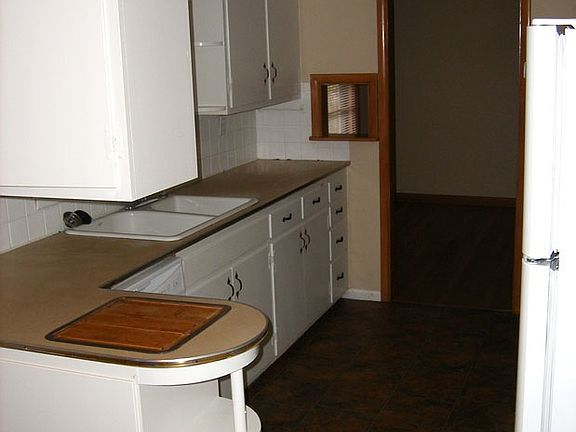 3rd image of 11307 Applewood Dr