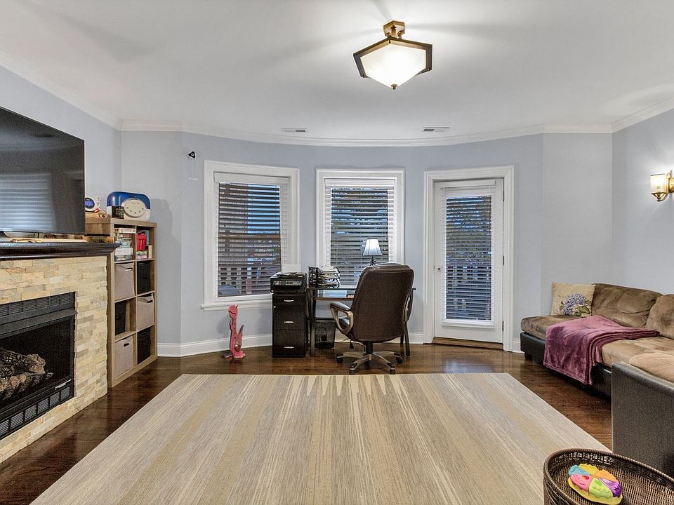 1st image of 5724 N Mozart St APT 2B
