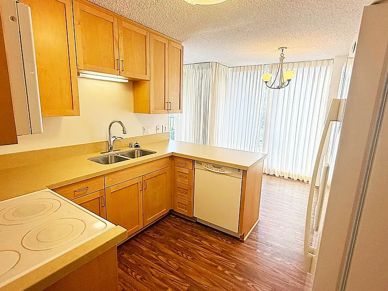Playa de Oro Apartments — Photo 13