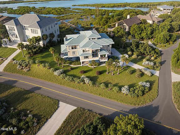 3rd image of 9 Clamdigger Point Road