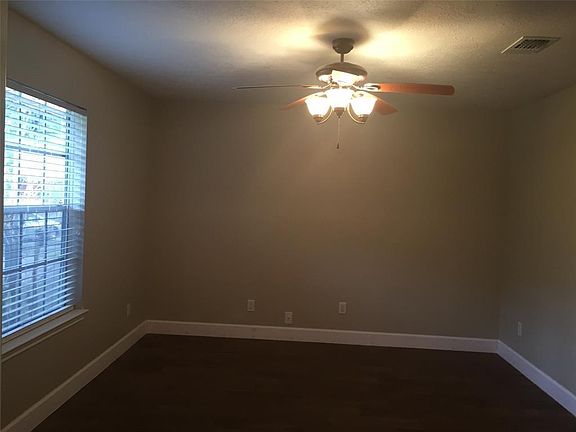 3rd image of 3019 Cloverdale Dr