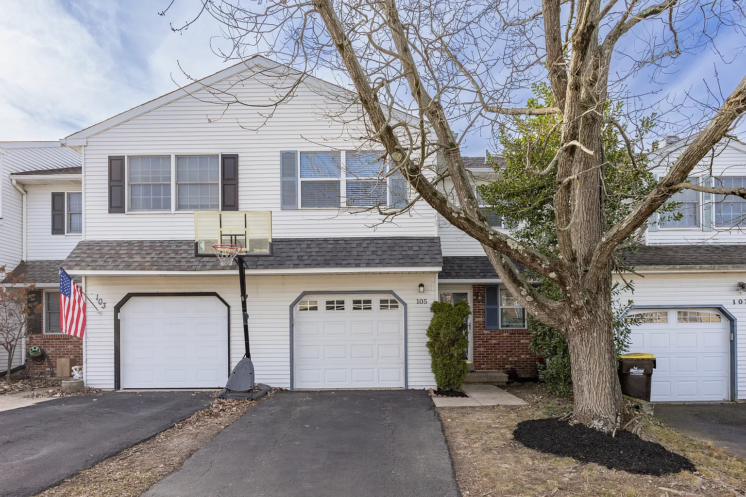 105 Bartlett Dr photo 1