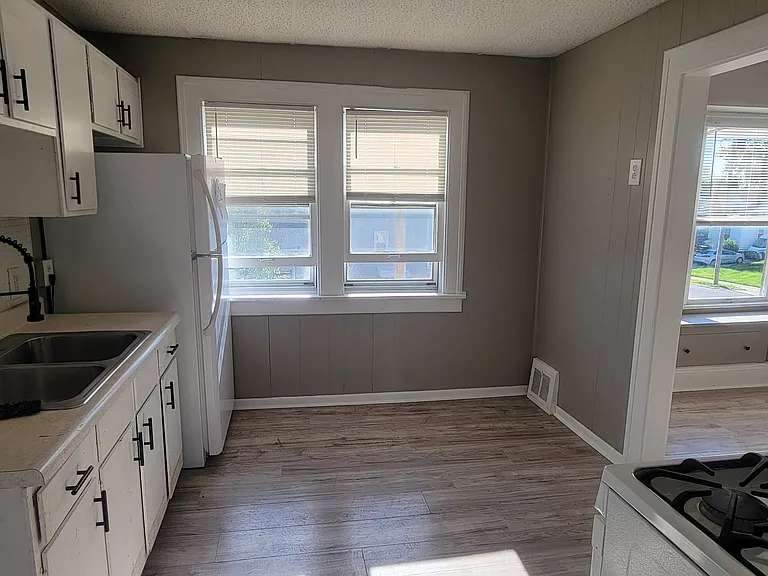 8502 Grand Division Ave #UP — Photo 8