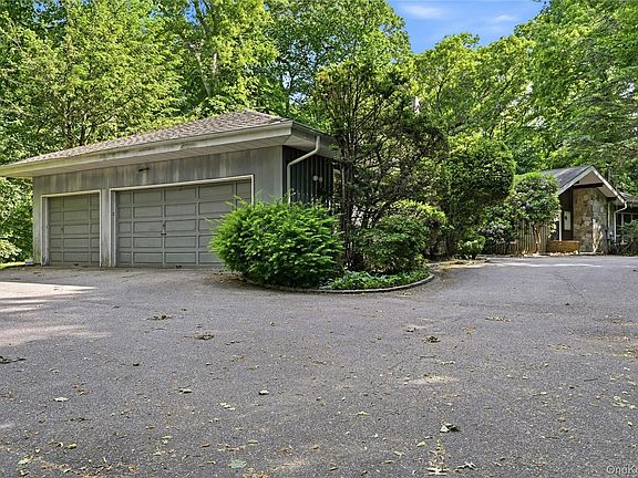3rd image of 12 Tall Tree Court