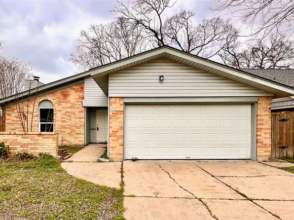 13754 Shirebrook Dr, Sugar Land, TX 77498