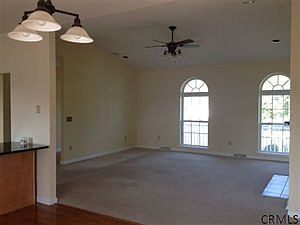3rd image of 10 Yorktown Ln