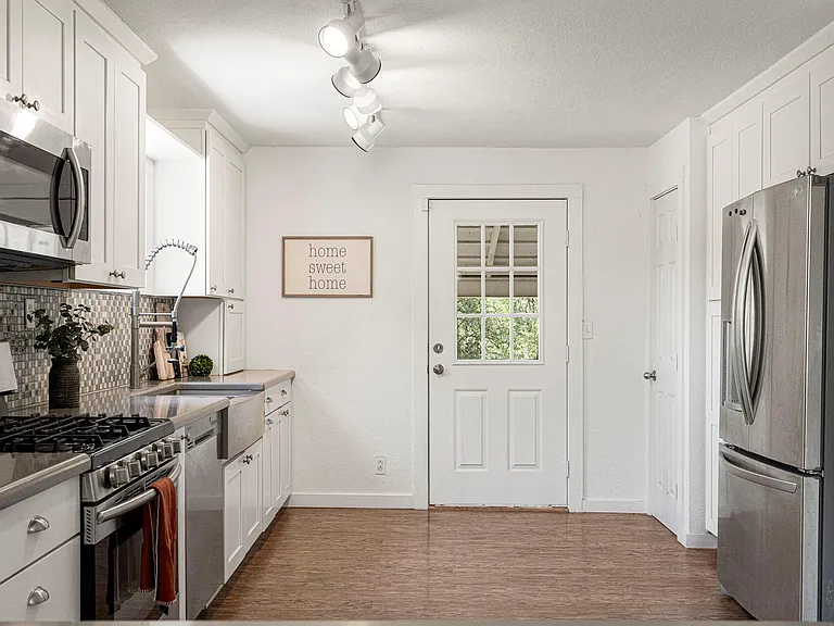 2591 Spring Valley Dr — Photo 12