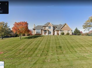 N76W24644 Ridgefield Dr, Lisbon, WI 53089