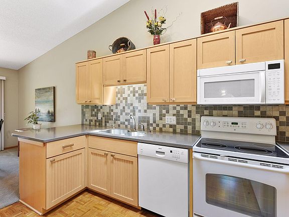 3rd image of 806 Buckingwood Ct
