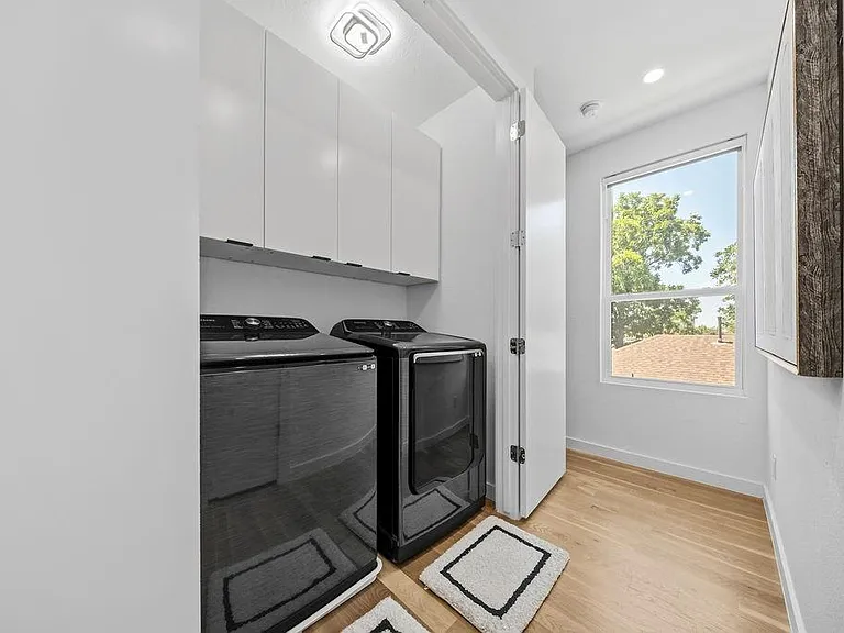 2722 Hondo Ave — Photo 13