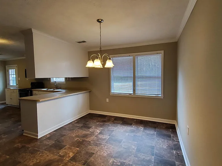 180 N Burson Ave — Photo 11