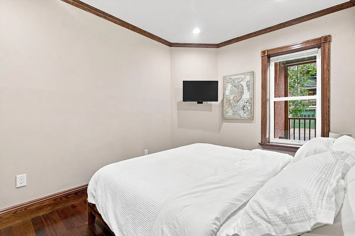 3 bed, 1350 sqft, $4,500 — Photo 3