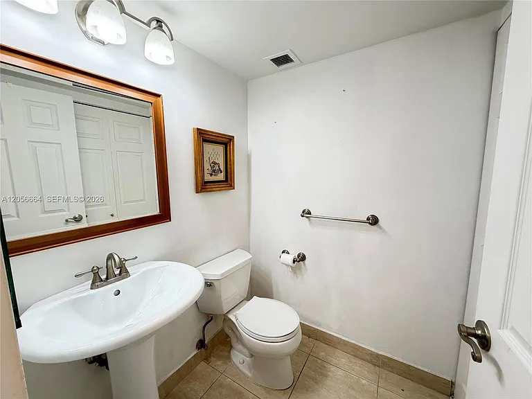 1170 N Federal Hwy #307 — Photo 21
