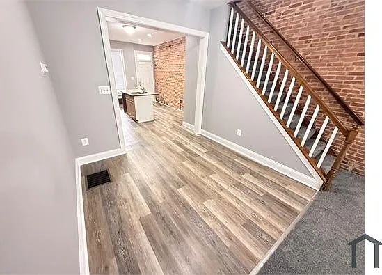 202 N Linwood Ave — Photo 4