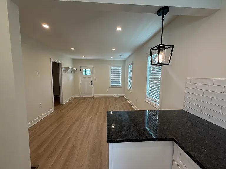 10 Pine Ln — Photo 7