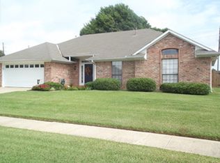 5621 Bayou Dr, Bossier City, LA 71112