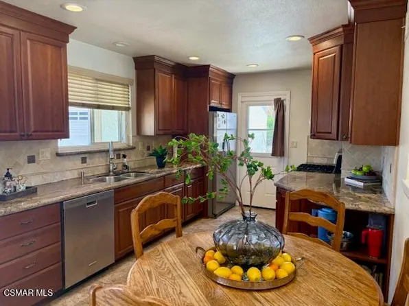 1878 Moore St, Simi Valley, CA 93065