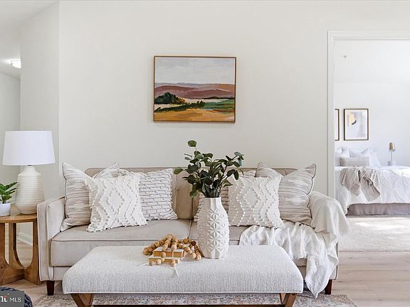 3rd image of 8811 Stone Ridge Cir APT 103