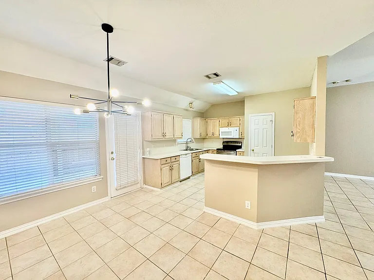 2151 Arbor Creek Dr — Photo 5