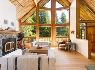 1532 Adams Rd, Bowen Island, BC V0N 1G2