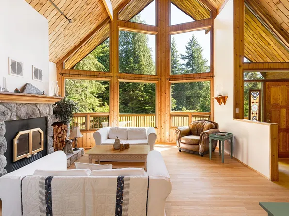 1532 Adams Rd, Bowen Island, BC V0N 1G2